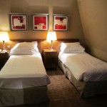 Spacious room w/twin beds
